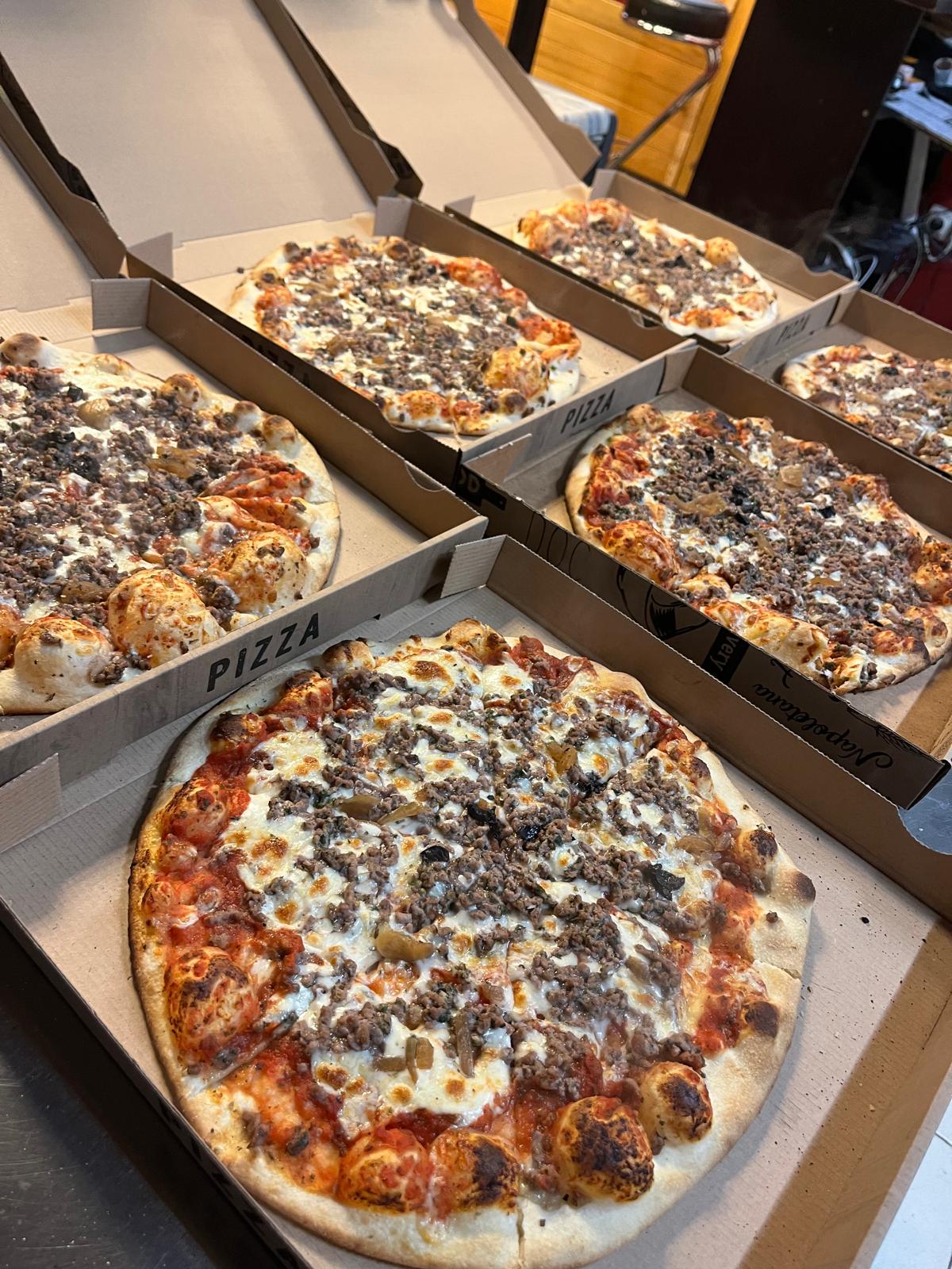 Pizzas bolognaise en boîte